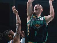 KY体育-辽宁本钢发布备战花絮，赛后复出首秀，欧超杯任务艰巨，更衣室氛围转暖(扇耳光比赛规则)