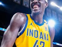 开云体育-关于西亚卡姆迎来十赛季高光表现，曼联球迷沸腾！的信息