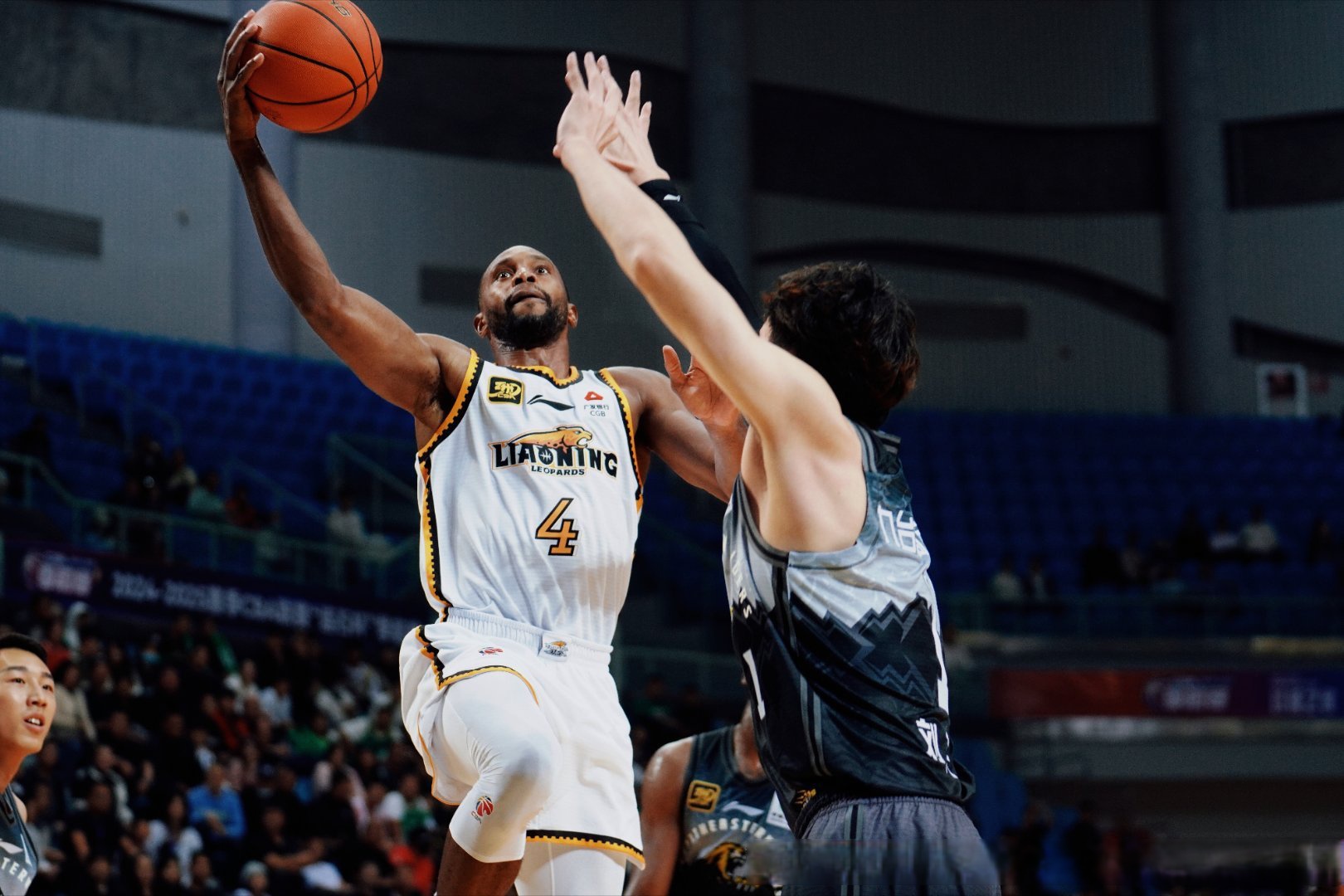 辽宁本钢发布备战花絮,赛后复出首秀,欧超杯任务艰巨,更衣室氛围转暖(扇耳光比赛规则) 辽宁本钢发布备战花絮,赛后复出首秀,欧超杯任务艰巨,更衣室氛围转暖(扇耳光比赛规则)